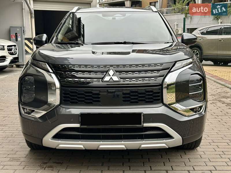 Позашляховик / Кросовер Mitsubishi Outlander 2024 в Києві