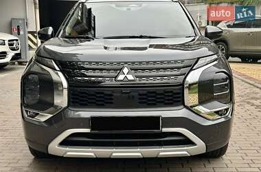 Внедорожник / Кроссовер Mitsubishi Outlander 2024 в 