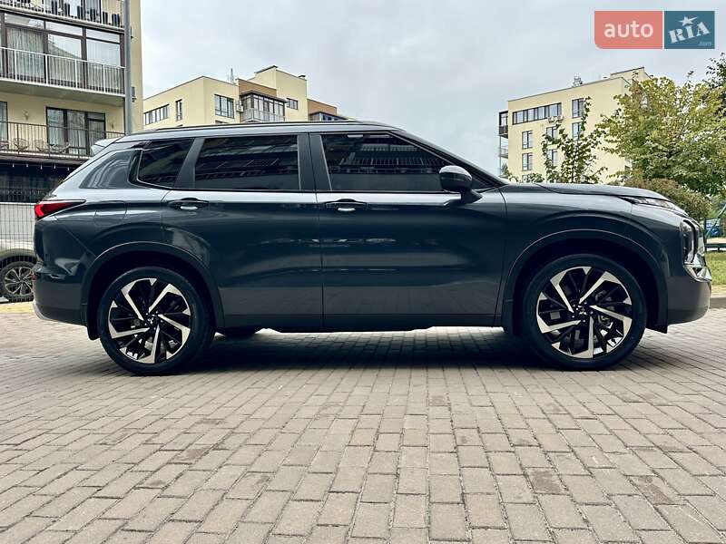 Позашляховик / Кросовер Mitsubishi Outlander 2024 в Києві