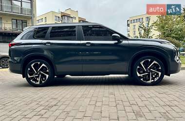 Внедорожник / Кроссовер Mitsubishi Outlander 2024 в 