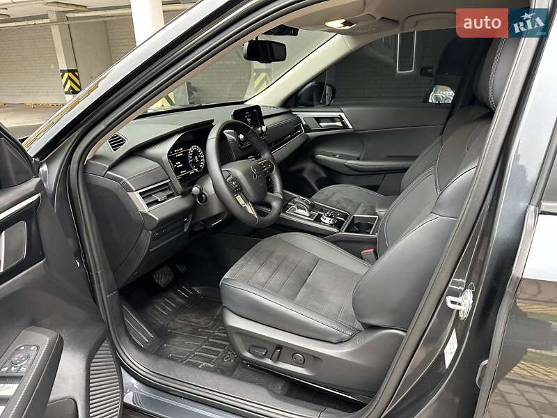 Позашляховик / Кросовер Mitsubishi Outlander 2024 в Києві
