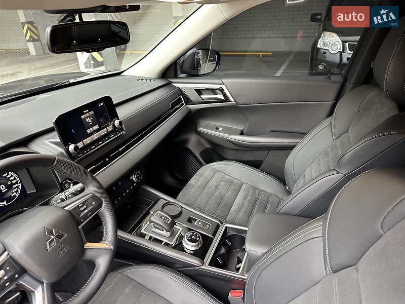 Позашляховик / Кросовер Mitsubishi Outlander 2024 в Києві