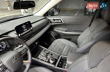 Внедорожник / Кроссовер Mitsubishi Outlander 2024 в 