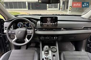 Внедорожник / Кроссовер Mitsubishi Outlander 2024 в 