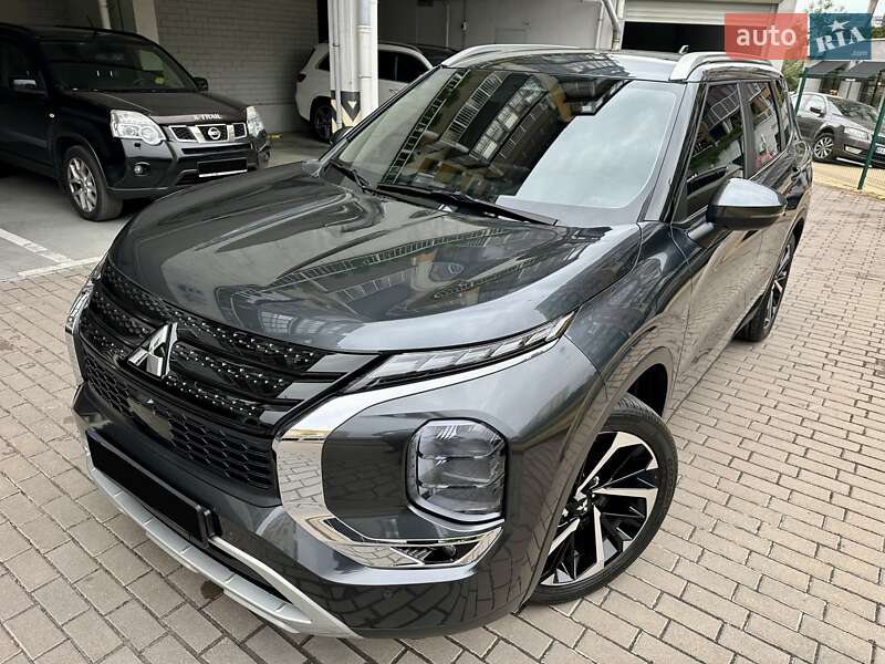 Позашляховик / Кросовер Mitsubishi Outlander 2024 в Києві