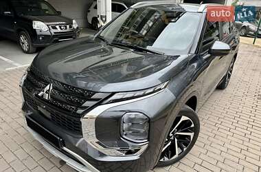 Внедорожник / Кроссовер Mitsubishi Outlander 2024 в 