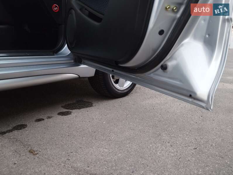 Позашляховик / Кросовер Mitsubishi Outlander 2006 в Харкові