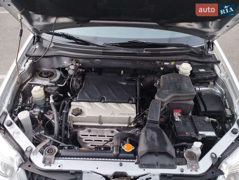 Позашляховик / Кросовер Mitsubishi Outlander 2006 в Харкові