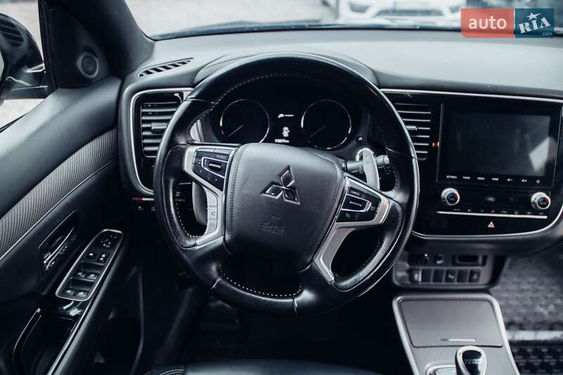 Внедорожник / Кроссовер Mitsubishi Outlander 2021 в Киеве фото 5 Внедорожник / Кроссовер Mitsubishi Outlander 2021 в Киеве