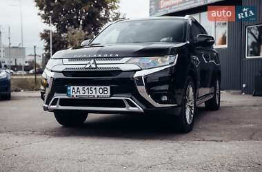 Позашляховик / Кросовер Mitsubishi Outlander 2021 в Києві