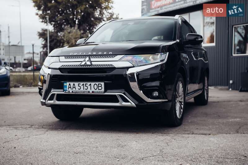Внедорожник / Кроссовер Mitsubishi Outlander 2021 в Киеве фото 7 Внедорожник / Кроссовер Mitsubishi Outlander 2021 в Киеве