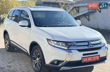 Внедорожник / Кроссовер Mitsubishi Outlander 2016 в 