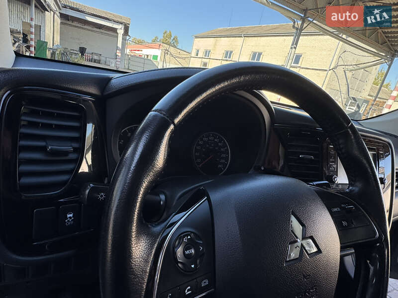Внедорожник / Кроссовер Mitsubishi Outlander 2016 в Ковеле фото 41 Внедорожник / Кроссовер Mitsubishi Outlander 2016 в Ковеле