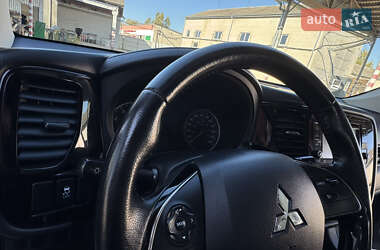 Внедорожник / Кроссовер Mitsubishi Outlander 2016 в 