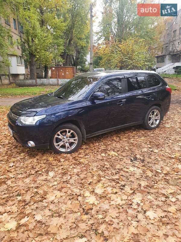 Внедорожник / Кроссовер Mitsubishi Outlander 2013 в Кривом Роге