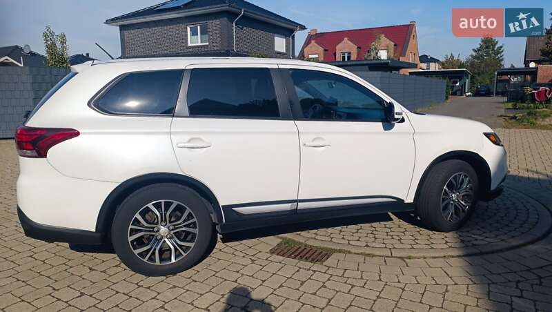 Внедорожник / Кроссовер Mitsubishi Outlander 2015 в Львове фото 4 Внедорожник / Кроссовер Mitsubishi Outlander 2015 в Львове