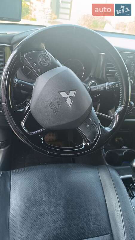 Внедорожник / Кроссовер Mitsubishi Outlander 2015 в Львове фото 7 Внедорожник / Кроссовер Mitsubishi Outlander 2015 в Львове