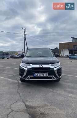 Позашляховик / Кросовер Mitsubishi Outlander 2020 в  фото 3 Позашляховик / Кросовер Mitsubishi Outlander 2020 в