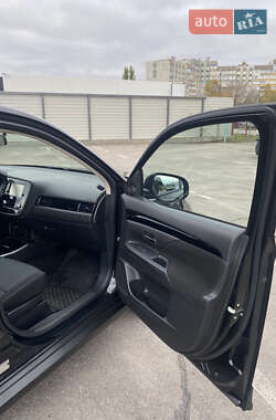 Позашляховик / Кросовер Mitsubishi Outlander 2020 в  фото 9 Позашляховик / Кросовер Mitsubishi Outlander 2020 в