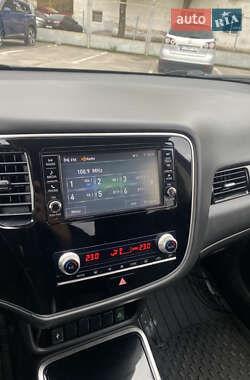 Позашляховик / Кросовер Mitsubishi Outlander 2020 в  фото 15 Позашляховик / Кросовер Mitsubishi Outlander 2020 в