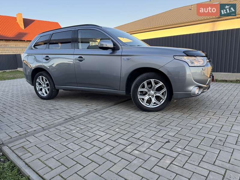 Позашляховик / Кросовер Mitsubishi Outlander 2014 в Луцьку