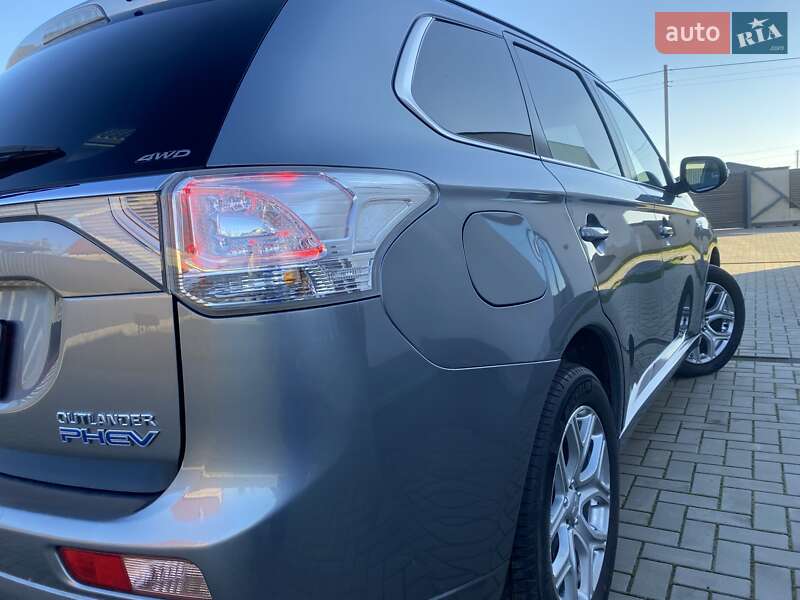 Позашляховик / Кросовер Mitsubishi Outlander 2014 в Луцьку