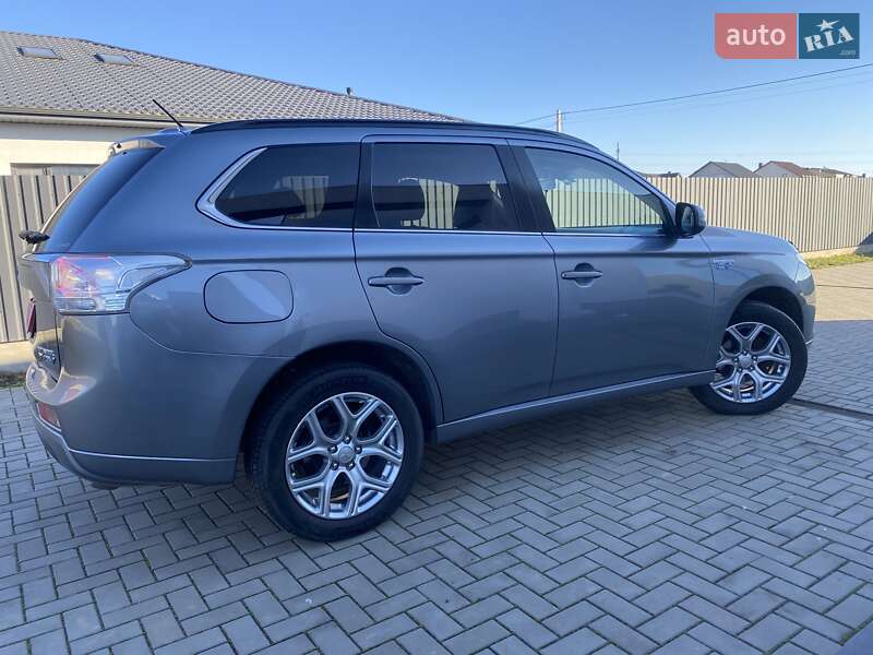 Позашляховик / Кросовер Mitsubishi Outlander 2014 в Луцьку