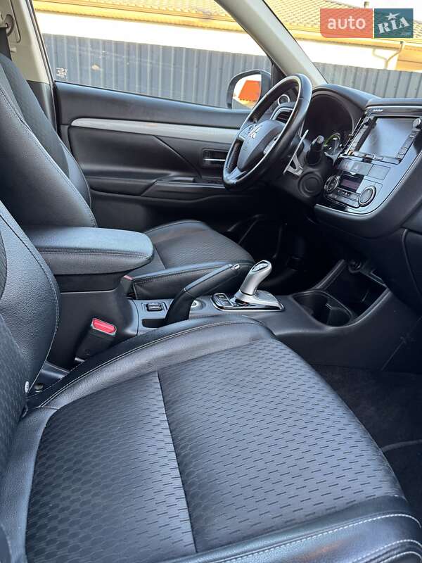 Позашляховик / Кросовер Mitsubishi Outlander 2014 в Луцьку