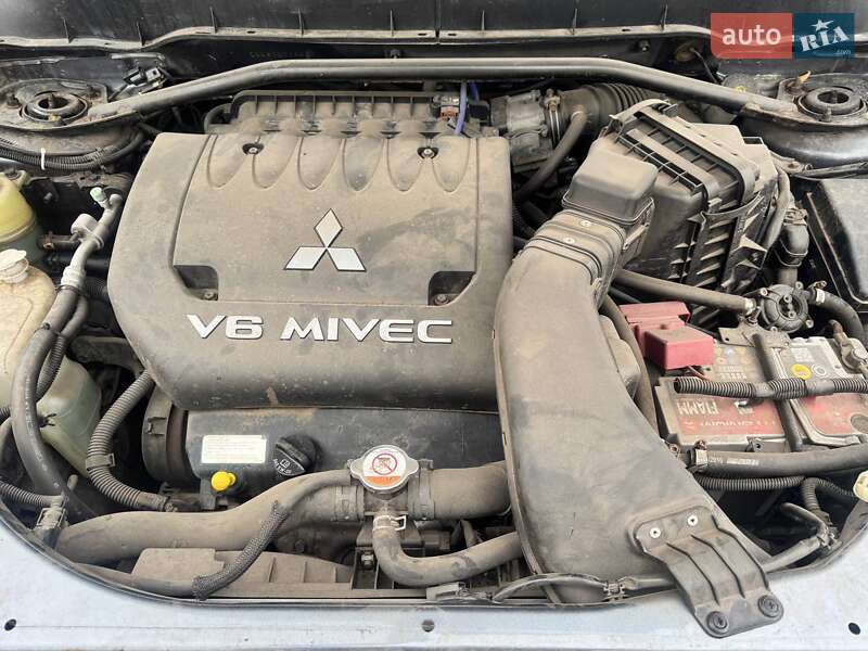 Позашляховик / Кросовер Mitsubishi Outlander 2008 в Охтирці