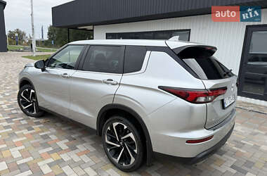Позашляховик / Кросовер Mitsubishi Outlander 2021 в  фото 5 Позашляховик / Кросовер Mitsubishi Outlander 2021 в