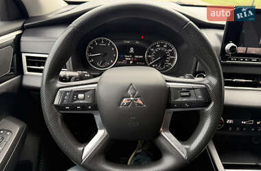 Позашляховик / Кросовер Mitsubishi Outlander 2021 в  фото 46 Позашляховик / Кросовер Mitsubishi Outlander 2021 в