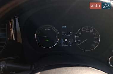 Внедорожник / Кроссовер Mitsubishi Outlander 2016 в 