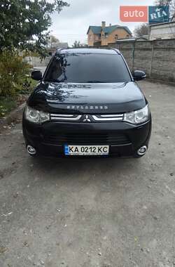 Позашляховик / Кросовер Mitsubishi Outlander 2013 в Києві