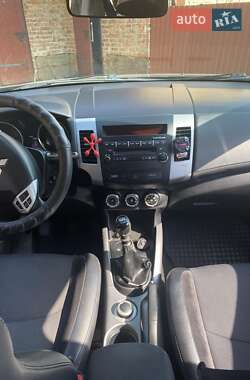 Позашляховик / Кросовер Mitsubishi Outlander 2009 в 