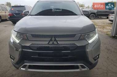 Внедорожник / Кроссовер Mitsubishi Outlander 2017 в 
