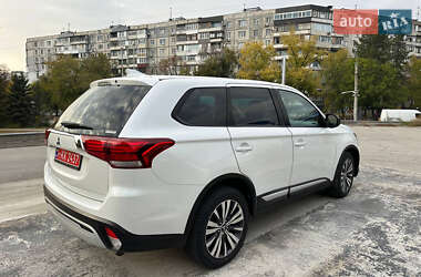 Позашляховик / Кросовер Mitsubishi Outlander 2020 в  фото 3 Позашляховик / Кросовер Mitsubishi Outlander 2020 в