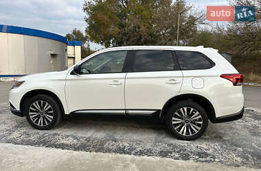 Позашляховик / Кросовер Mitsubishi Outlander 2020 в  фото 6 Позашляховик / Кросовер Mitsubishi Outlander 2020 в