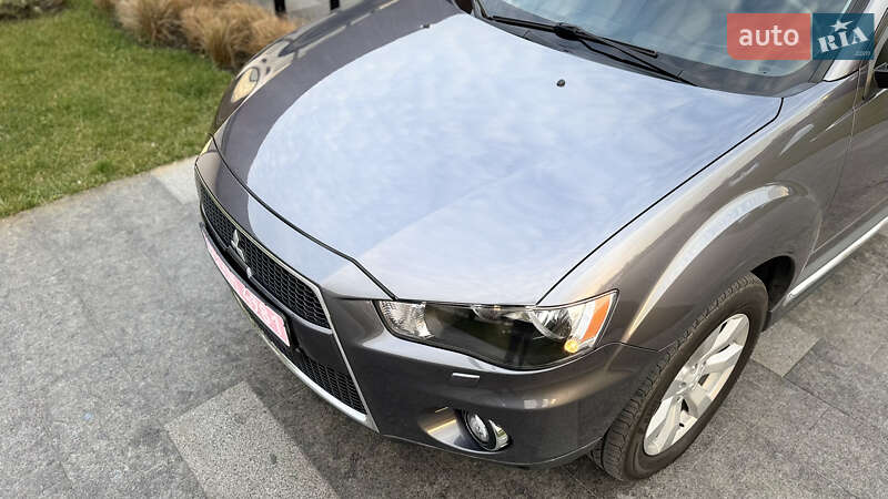 Внедорожник / Кроссовер Mitsubishi Outlander 2011 в Ровно