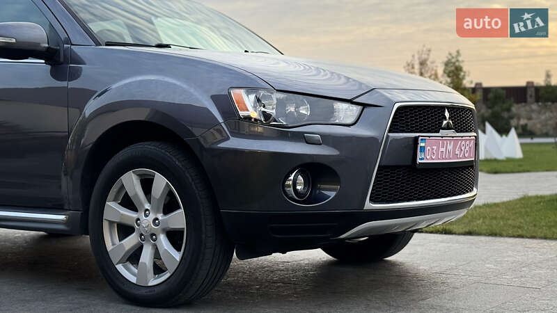 Внедорожник / Кроссовер Mitsubishi Outlander 2011 в Ровно