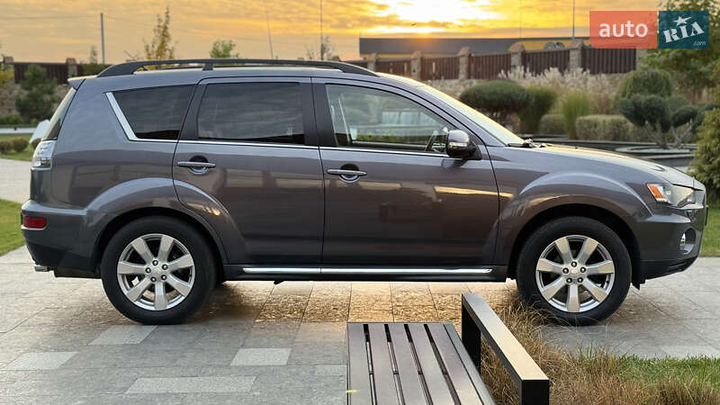 Внедорожник / Кроссовер Mitsubishi Outlander 2011 в Ровно