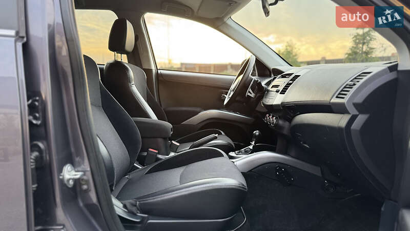 Внедорожник / Кроссовер Mitsubishi Outlander 2011 в Ровно