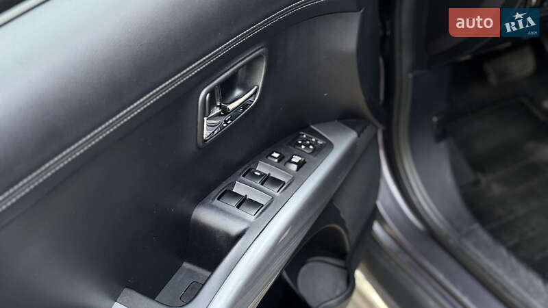 Внедорожник / Кроссовер Mitsubishi Outlander 2011 в Ровно