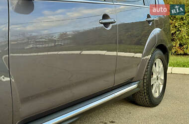 Внедорожник / Кроссовер Mitsubishi Outlander 2010 в 