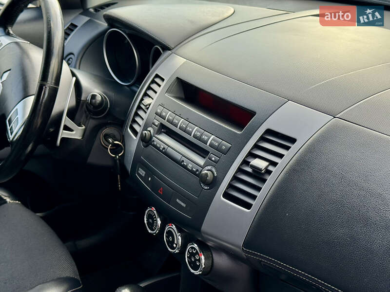 Позашляховик / Кросовер Mitsubishi Outlander 2010 в Полтаві фото 39 Позашляховик / Кросовер Mitsubishi Outlander 2010 в Полтаві