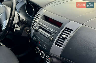 Внедорожник / Кроссовер Mitsubishi Outlander 2010 в 
