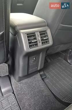 Внедорожник / Кроссовер Mitsubishi Outlander 2022 в 