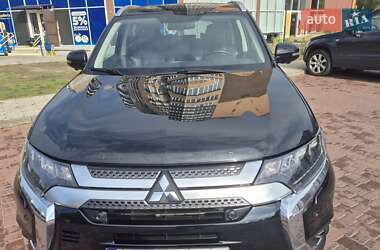 Внедорожник / Кроссовер Mitsubishi Outlander 2022 в 