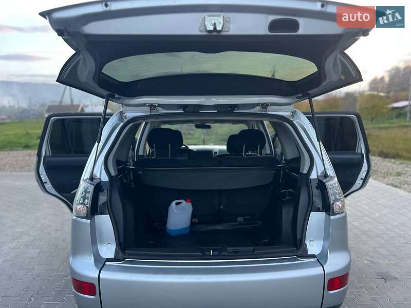 Позашляховик / Кросовер Mitsubishi Outlander 2007 в Косові фото 11 Позашляховик / Кросовер Mitsubishi Outlander 2007 в Косові