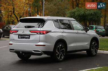 Внедорожник / Кроссовер Mitsubishi Outlander 2022 в 