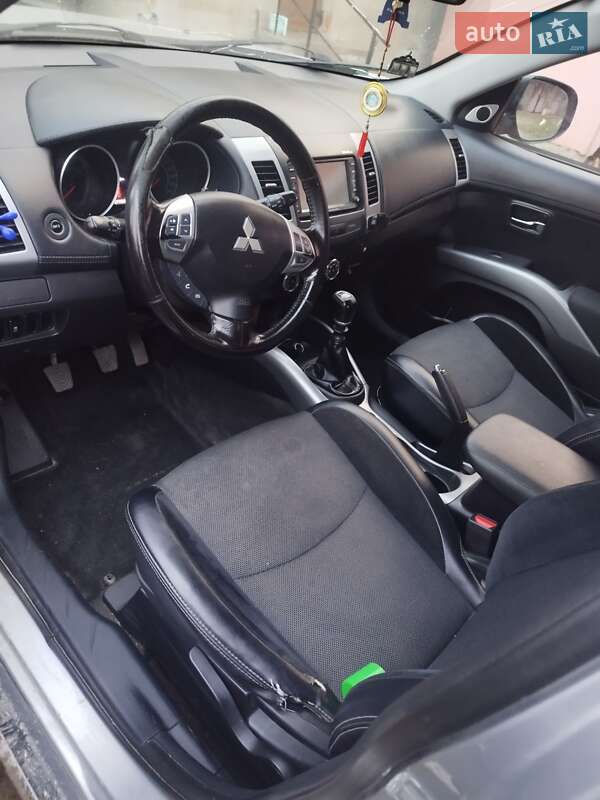 Позашляховик / Кросовер Mitsubishi Outlander 2011 в Кременці фото 2 Позашляховик / Кросовер Mitsubishi Outlander 2011 в Кременці